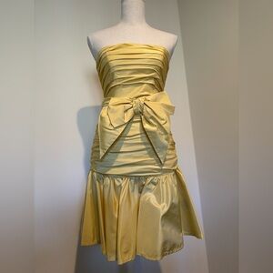 Betsey Johnson Evening strapless satin / taffeta yellow mini dress. NWOT.